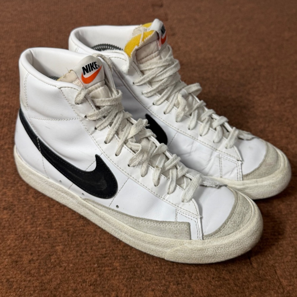 B- Nike Blazer Mid 77 Vintage White Black CZ1055-100 High Top Sneakers Womens 10